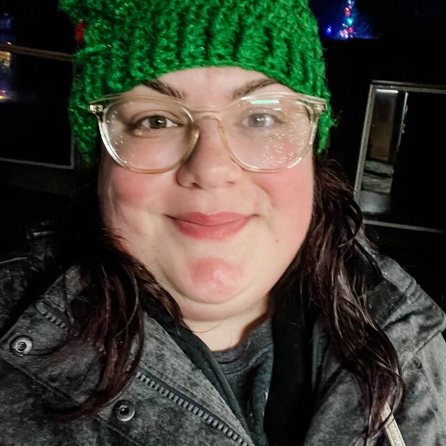 I really enjoyed my time with Hue. She was very kind, knowledgeable about the area, and supportive in getting the right shots. She showed me some of the photos on her camera and I’m so excited to get them back! Very impressed and highly recommend