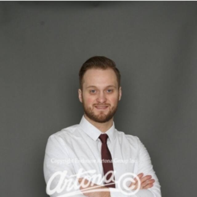 It was our first time visiting Vancouver and doing this photoshoot was the only thing we had planned. We couldn’t miss out on her photography and we are so glad we did it. Not to mention the amazing photos she’s captured of us for our honeymoon, she was extremely kind, very informative on how to pose and quick to get our photos to us. Thank you soooo much for capturing our honeymoon photos. We couldn’t have picked a better photographer!